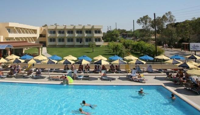 קולימביה Relax Hotel מראה חיצוני תמונה